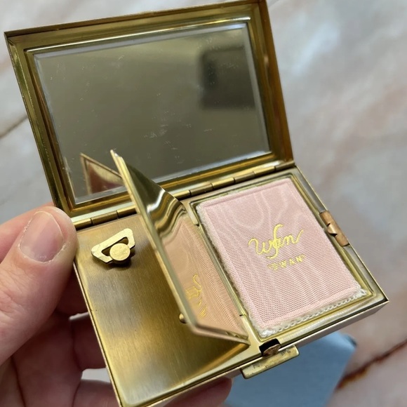 VINTAGE | Boxed ‘Swan’ Japan temple decorated gilt working musical compact - Picture 4 of 9